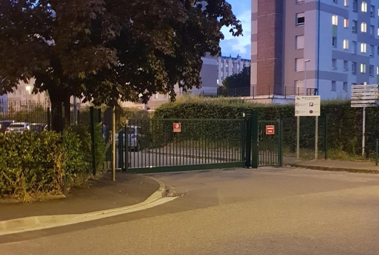Votre Cocon Parfait A 9 Min D'Eurexpo Et 14 Min Groupama Apartment Saint-Priest  Exterior foto